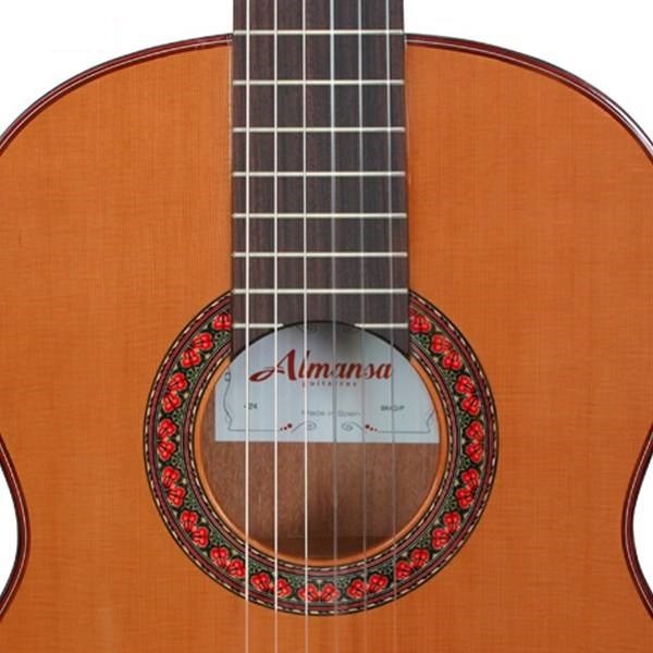 گیتار کلاسیک آلمانزا مدل 424 Cedro